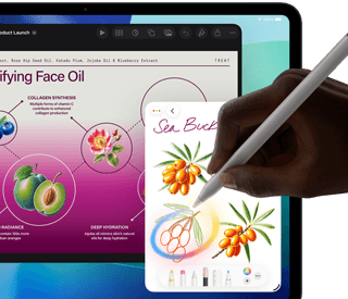 iPad Pro, Vorderseite, das Display zeigt einen Hintergrund mit dunkelblauem und grünem Farbverlauf und mehrere geöffnete Apps, eine Hand hält den Apple Pencil Pro und kreist eine Skizze ein, die das Apple Intelligence Feature „Bildkreation“ zeigt